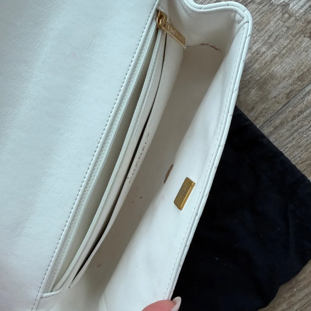 CHANEL Quilted White Shoulder Bag with Gold Hardware - Picture 9 of 16